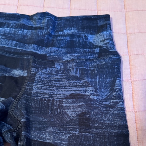 Lululemon Blue Patterned Wunder Under Leggings Size 6 28” EUC - Picture 7 of 9